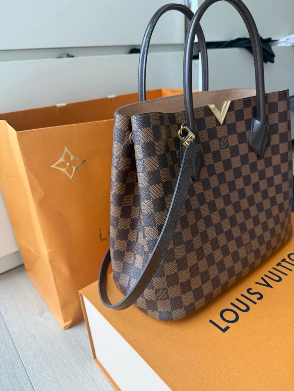 Louis Vuitton Brown Damier Ebene Tote with Gold V Detail - Picture 3 of 4